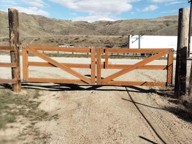 Driveway gate hardware installation Horseshoe Bend