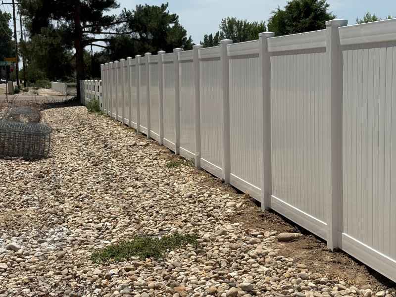 proper ground clearance for vinyl fence