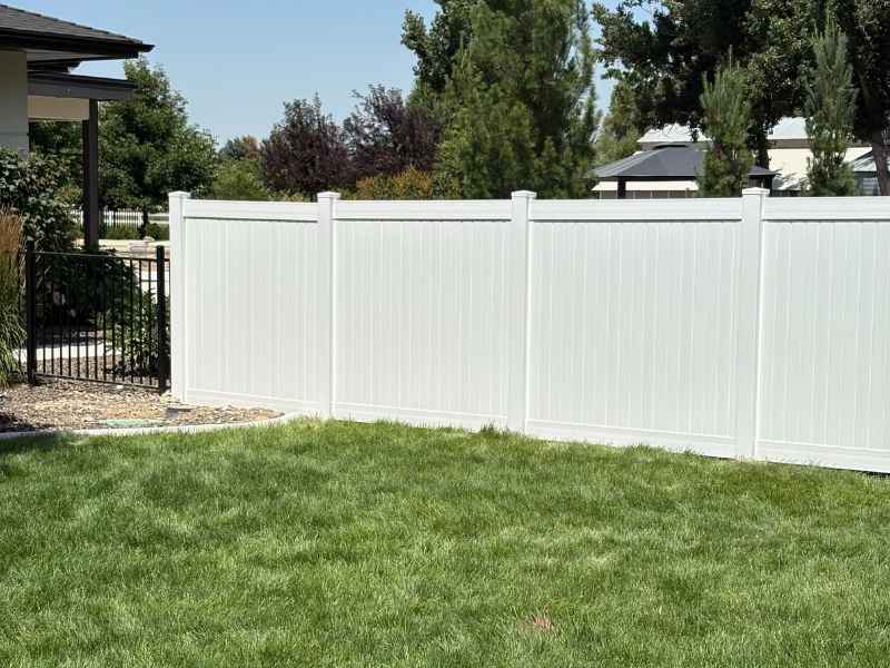 vinyl fence installation Horseshoe Bend, ID - Heartland Post & Fence